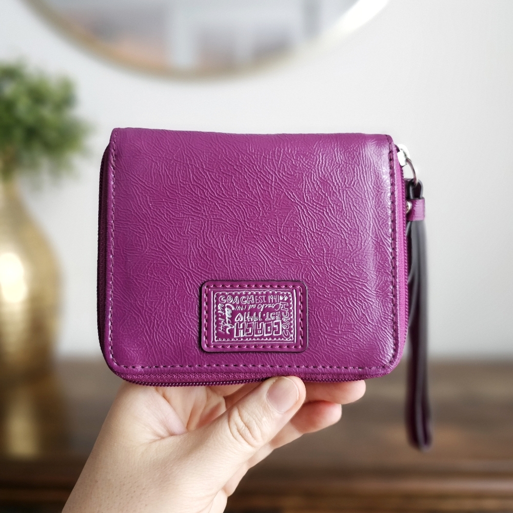 Coach Patent Leather Fuchsia Purple Zip Around Wristlet Wallet Card Holder